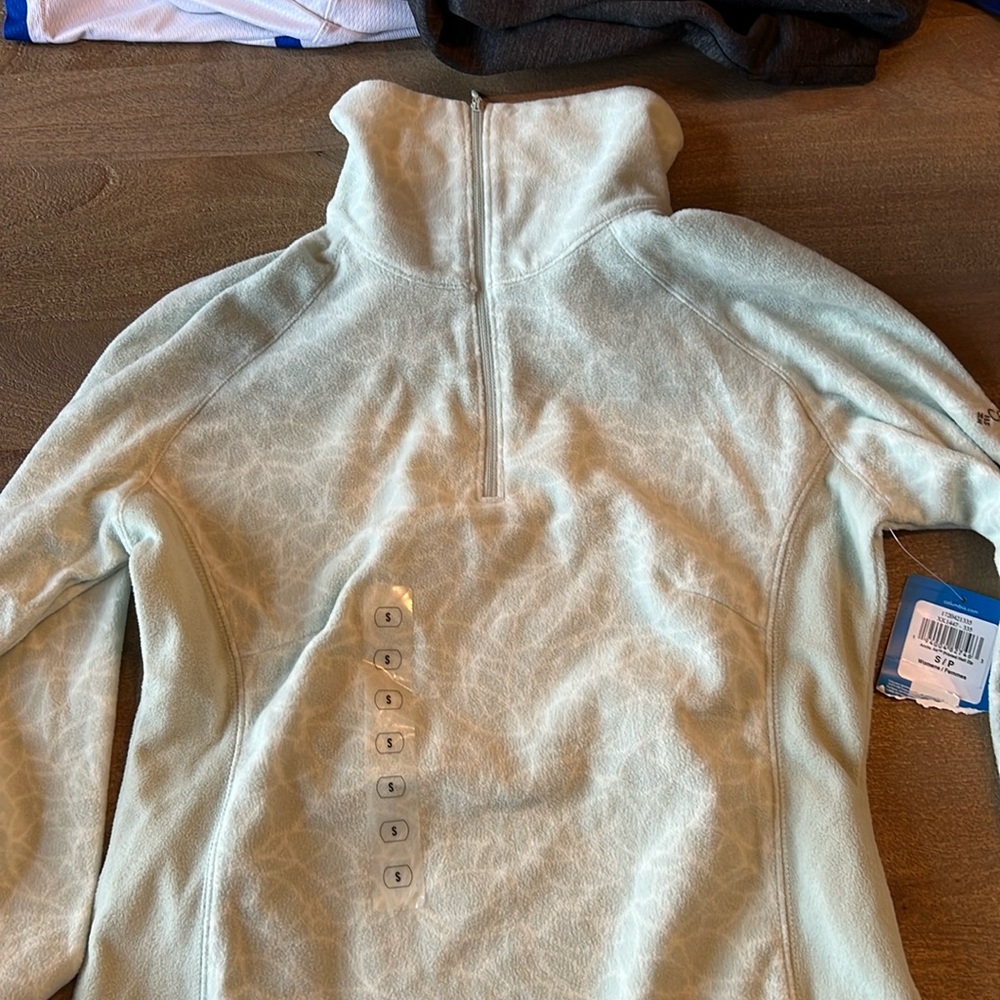 Columbia Women’s half zip lightweight fleece pullover